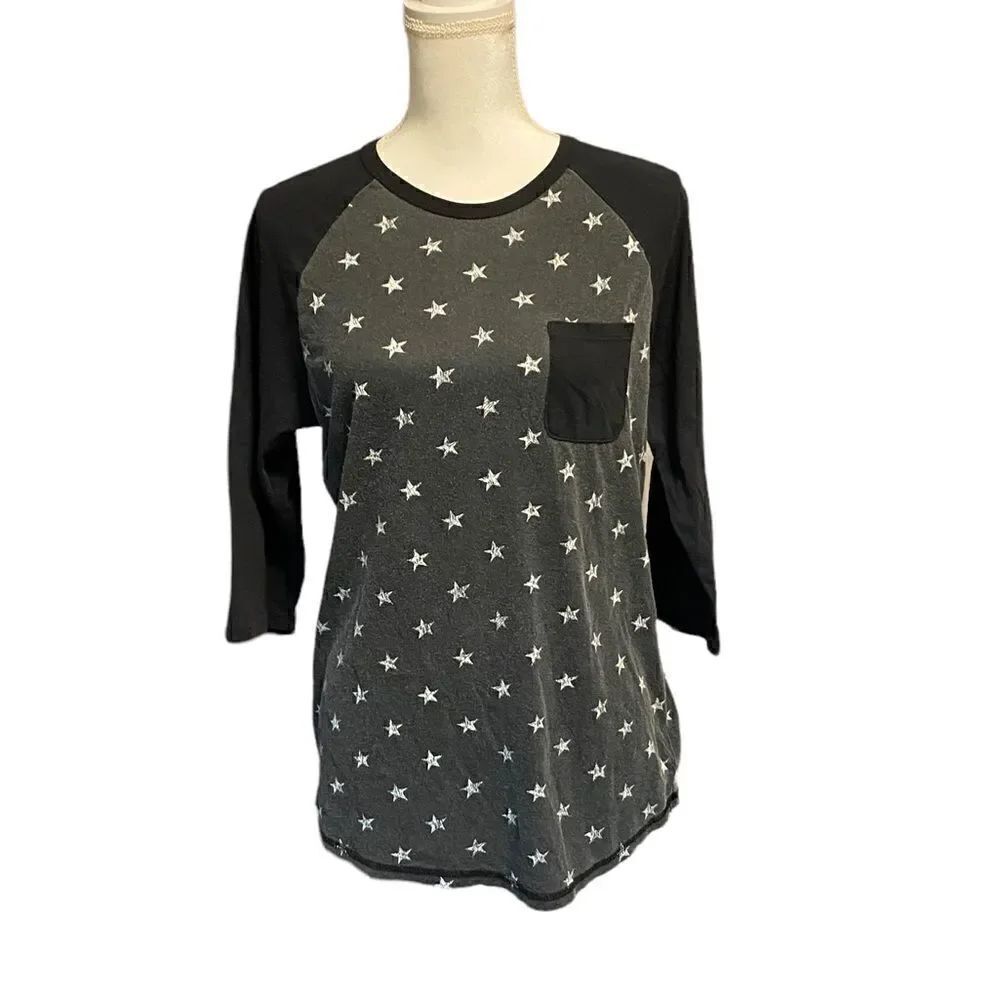 ON THE BYAS Gray, Black and White 3/4 Length Sleeve Star Tee Women’s Size Medium